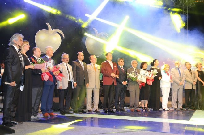 11. TRT – Amasya Belediyesi Altn Elma Beste Yarmas final program 12.06.2015 tarihinde elebi Mehmet Kent Meydan’nda yapld.