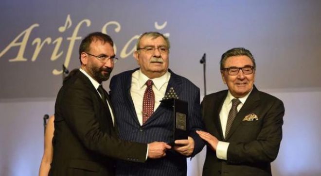 Müzik yazarı Murat Meriç  Aydın Doğan 2018 Ödülünün Arif sağ'a verilmesi vesilesiyle bir röportaj gerçekleştirdi.  Günümüz Türk müziğinin durumu satırbaşlarında  ilk kez bu kadar gerçekçi bir şekilde dile geldi. Aktarıyoruz